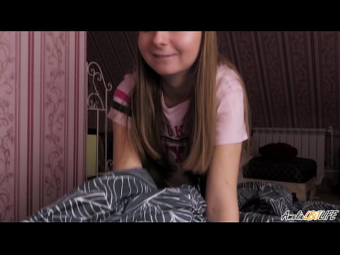 ❤️ Blondie xucla profundament la seva millor amiga i es fa semen a la boca ❤️ Vídeo de merda a nosaltres ﹏